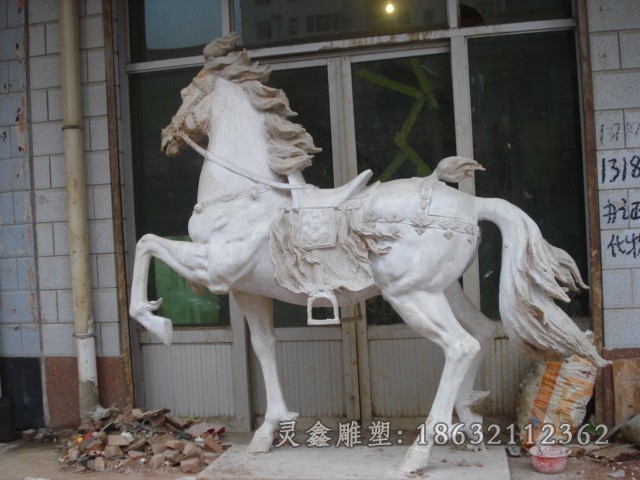 站姿马动物园林铜雕