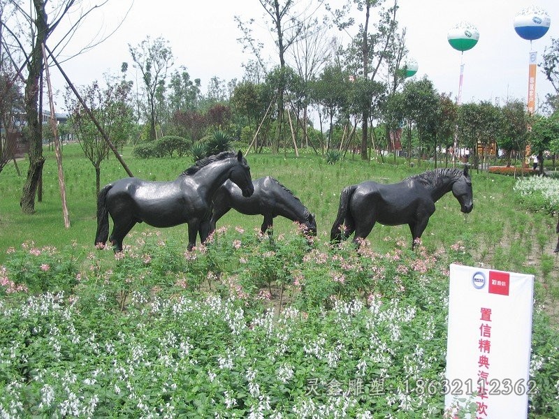 站姿马动物园林铜雕