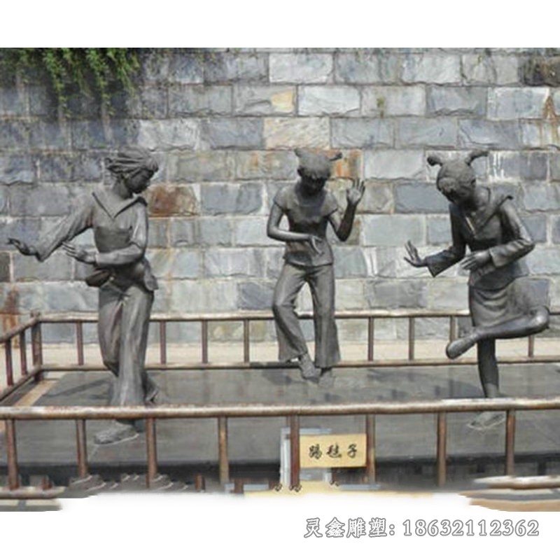 儿童踢毽子嬉戏人物铜雕