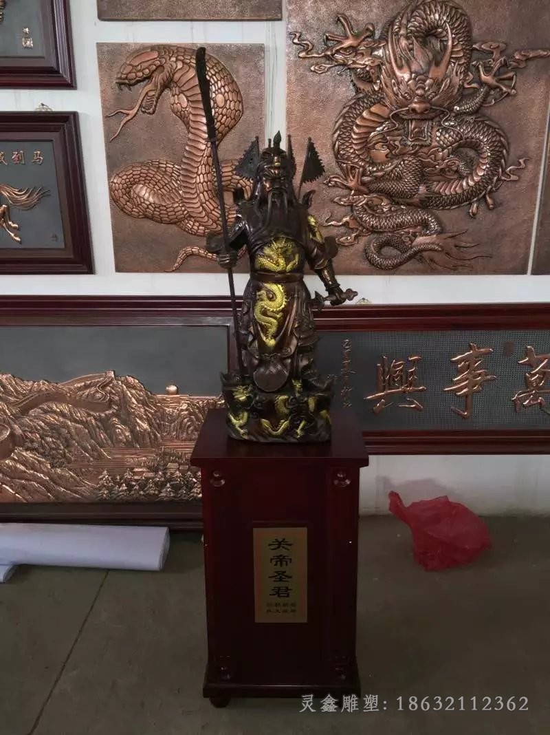 持刀关公广场景观铜雕