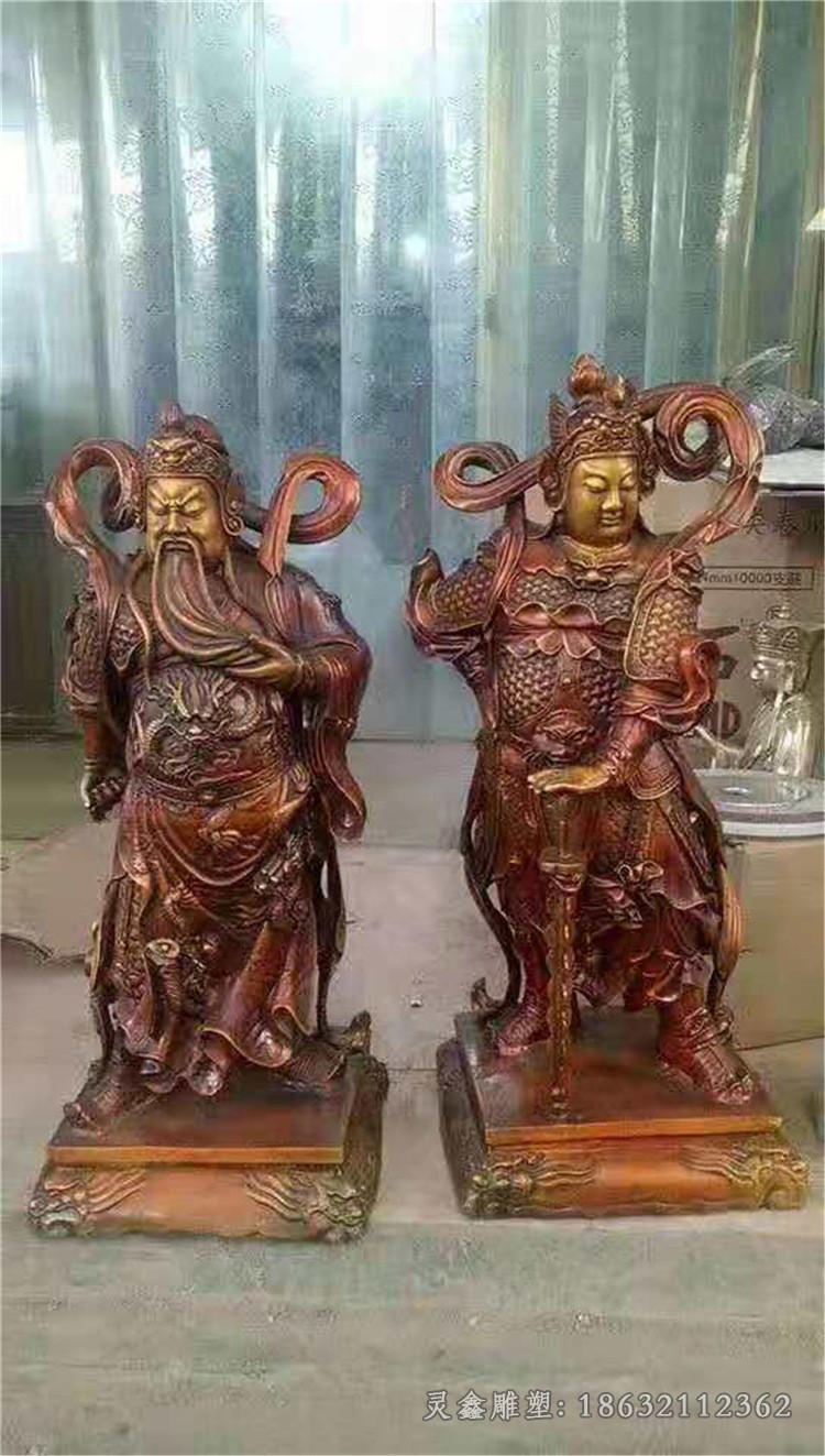 古代关公户外人物铜雕