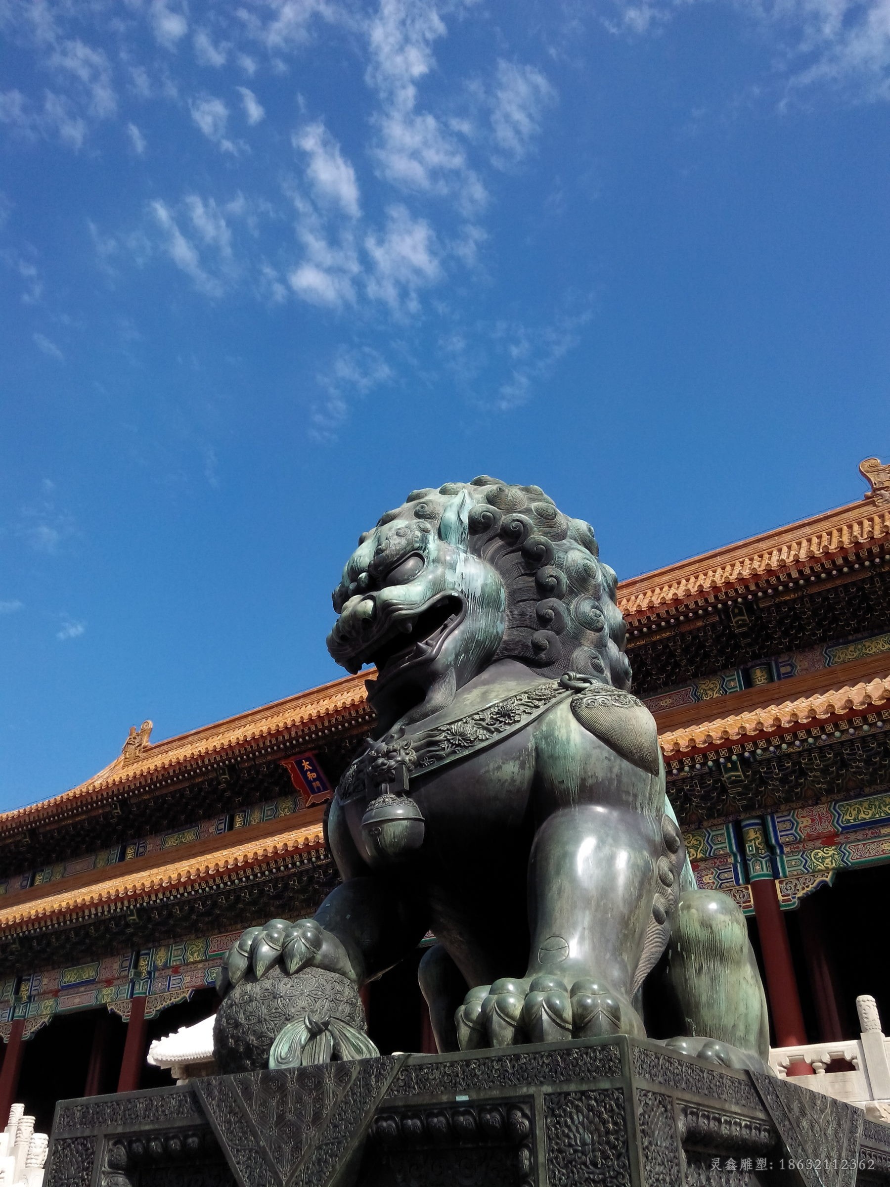 踩球狮子户外景观铜雕
