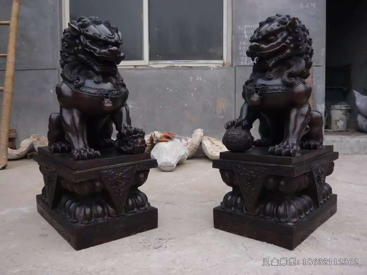 踩球狮子景区景观铜雕