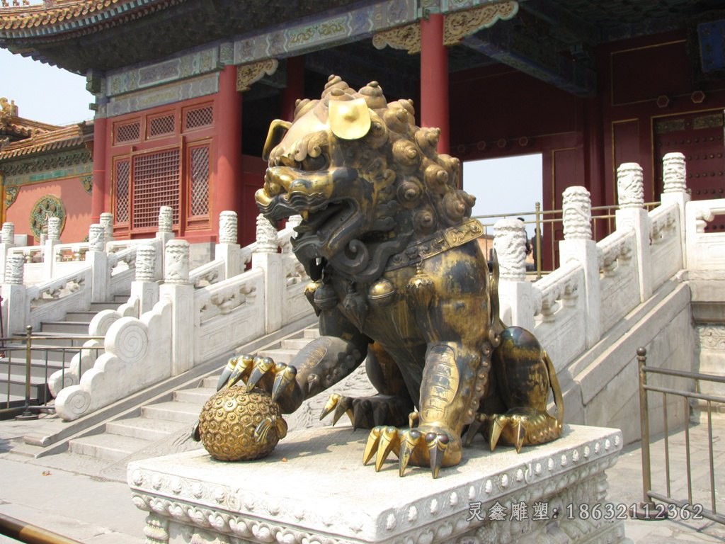 踩球狮子小区动物铜雕