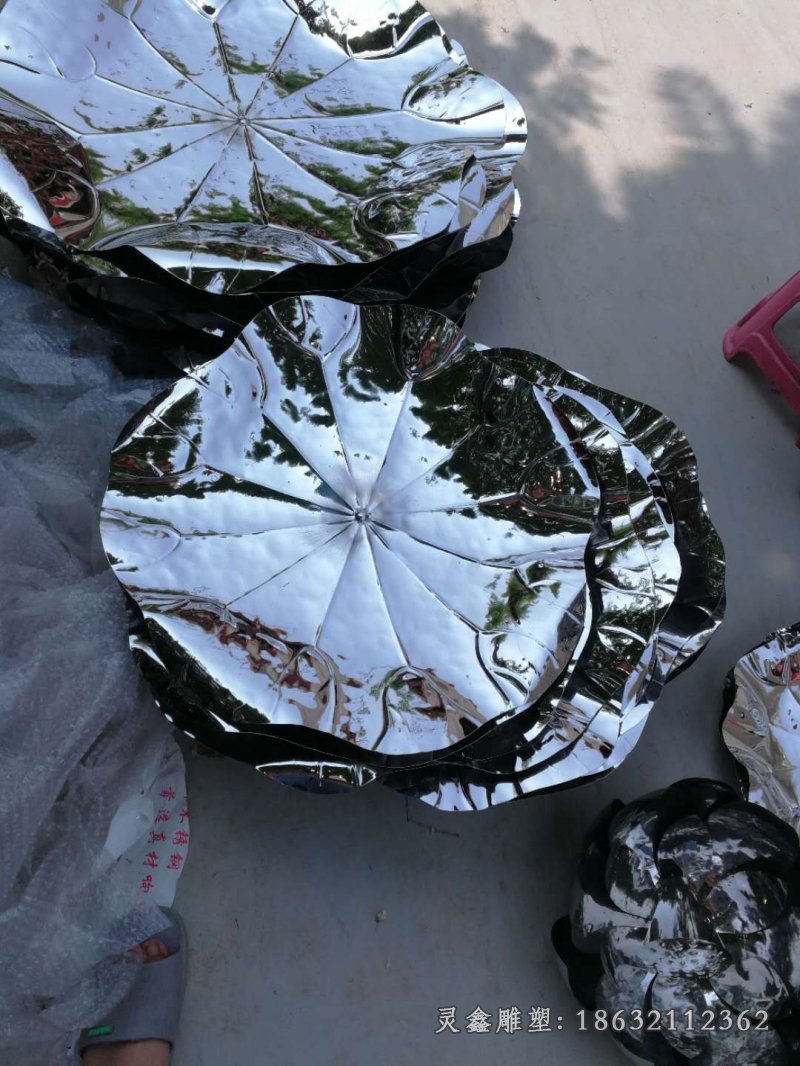 镜面荷花不锈钢景观雕塑