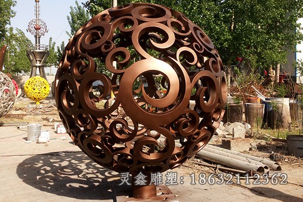 古铜色镂空球景观铜雕