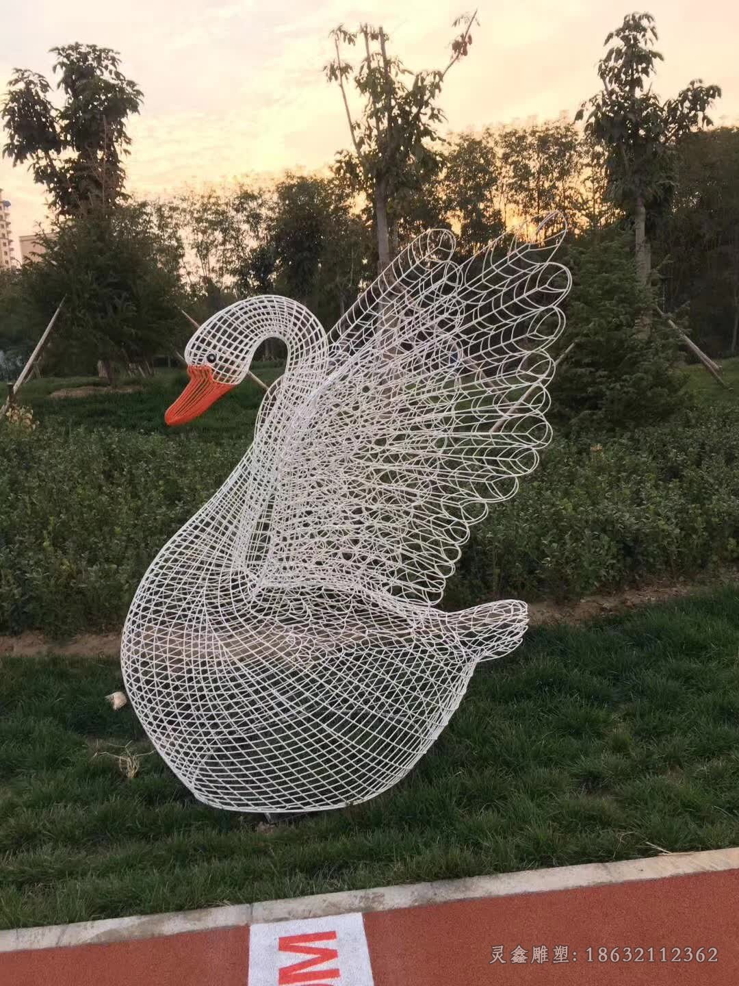 镂空天鹅户外不锈钢雕塑