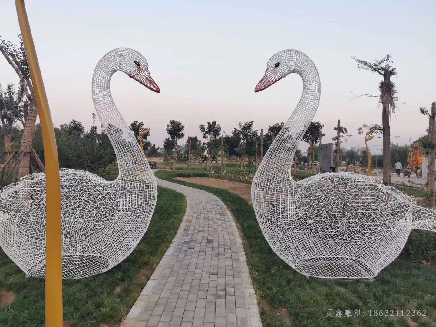 镂空天鹅景区不锈钢雕塑