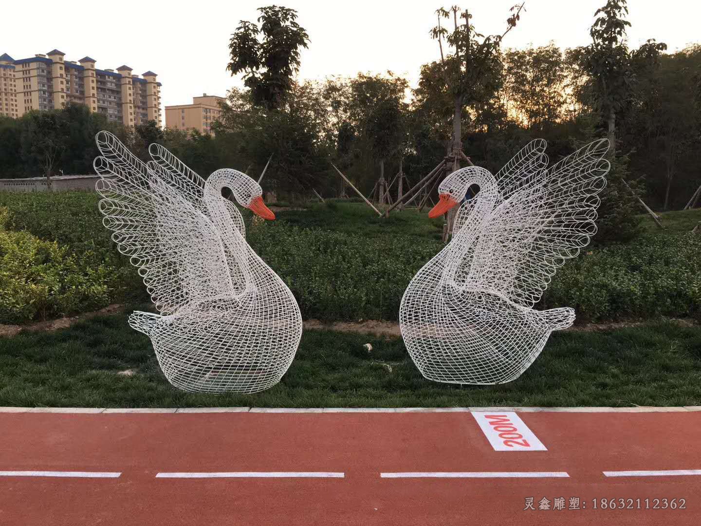 镂空天鹅别墅不锈钢雕塑