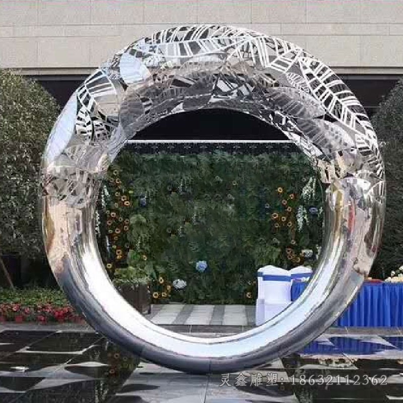 不锈钢镜面圆环公园雕塑