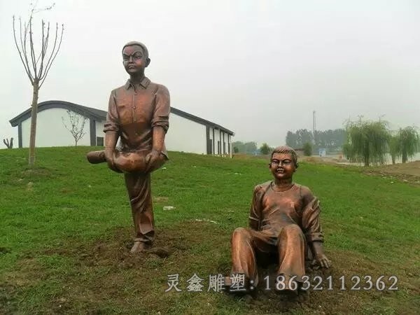 儿童嬉戏撞拐人物铜雕