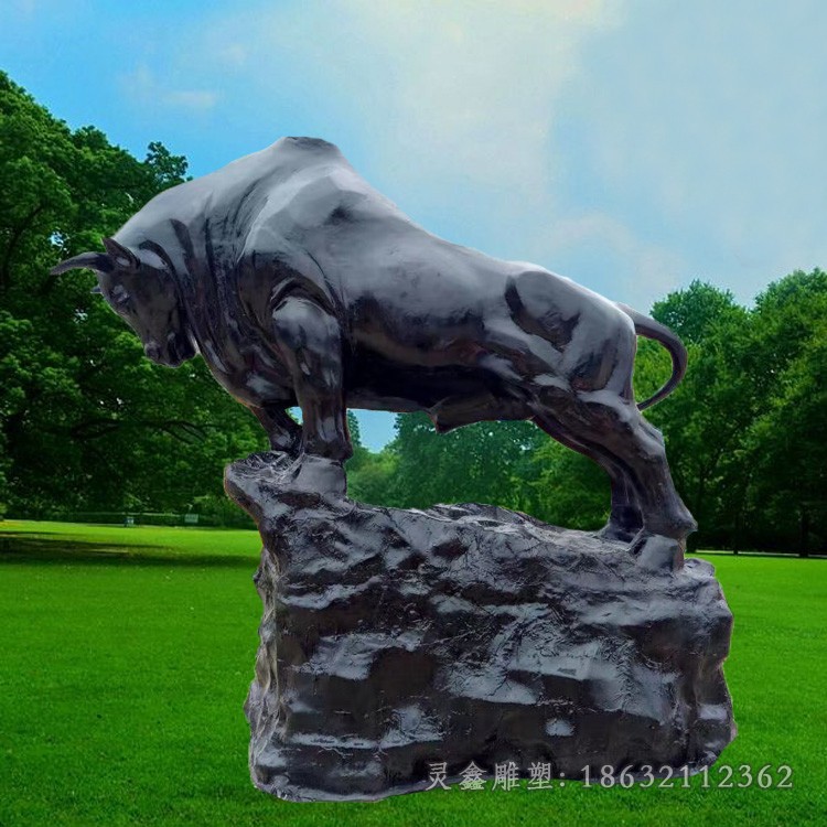 站姿牛小区景观铜雕