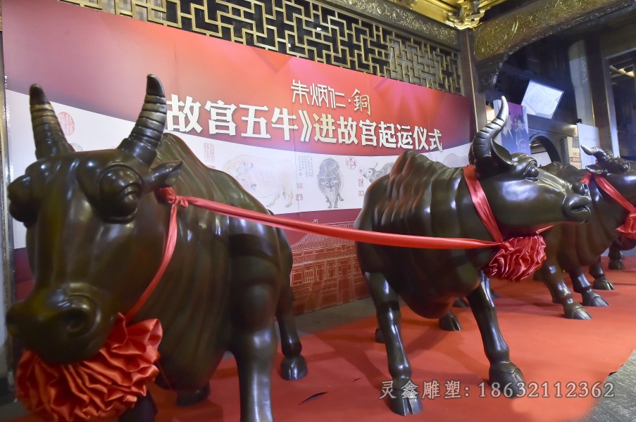 站姿牛商场景观铜雕