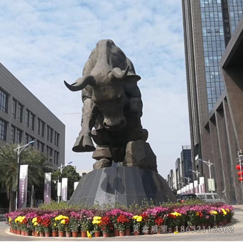 站姿牛街边景观铜雕