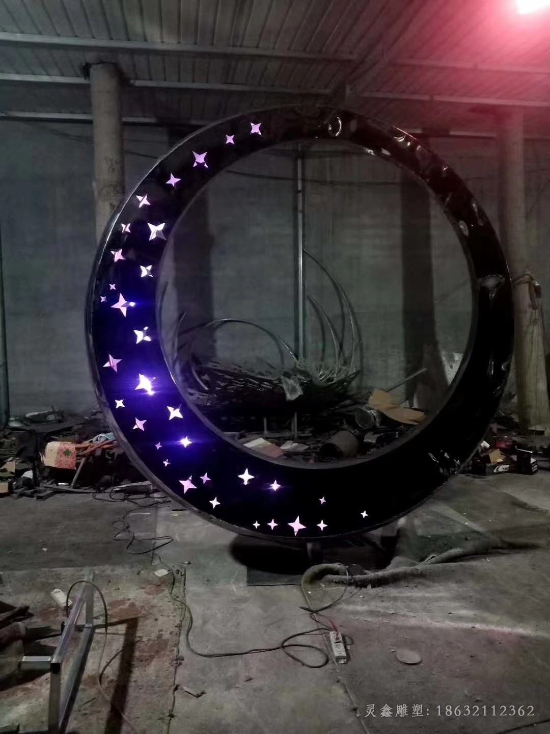 不锈钢发光月亮抽象雕塑