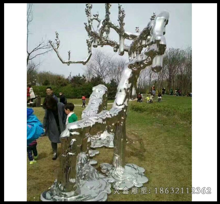 不锈钢镜面抽象树雕塑