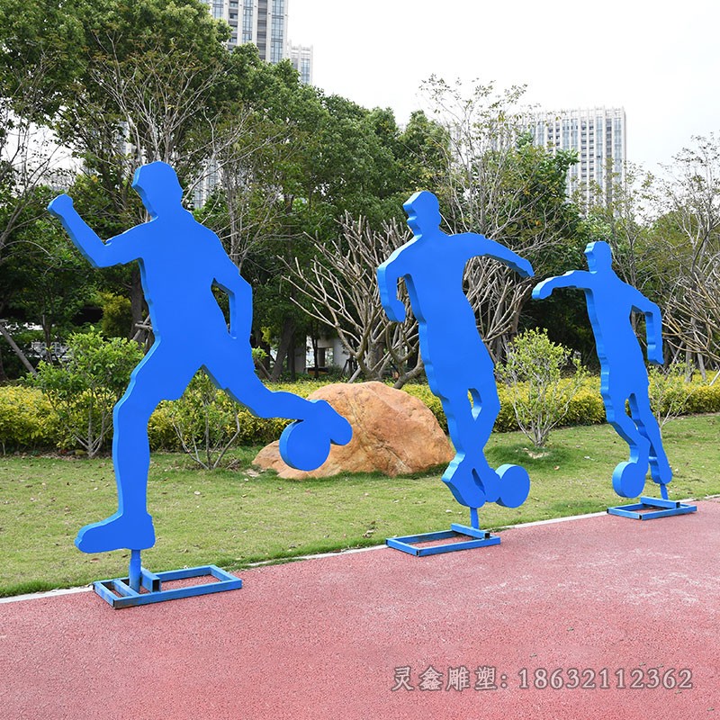 不锈钢踢足球公园雕塑