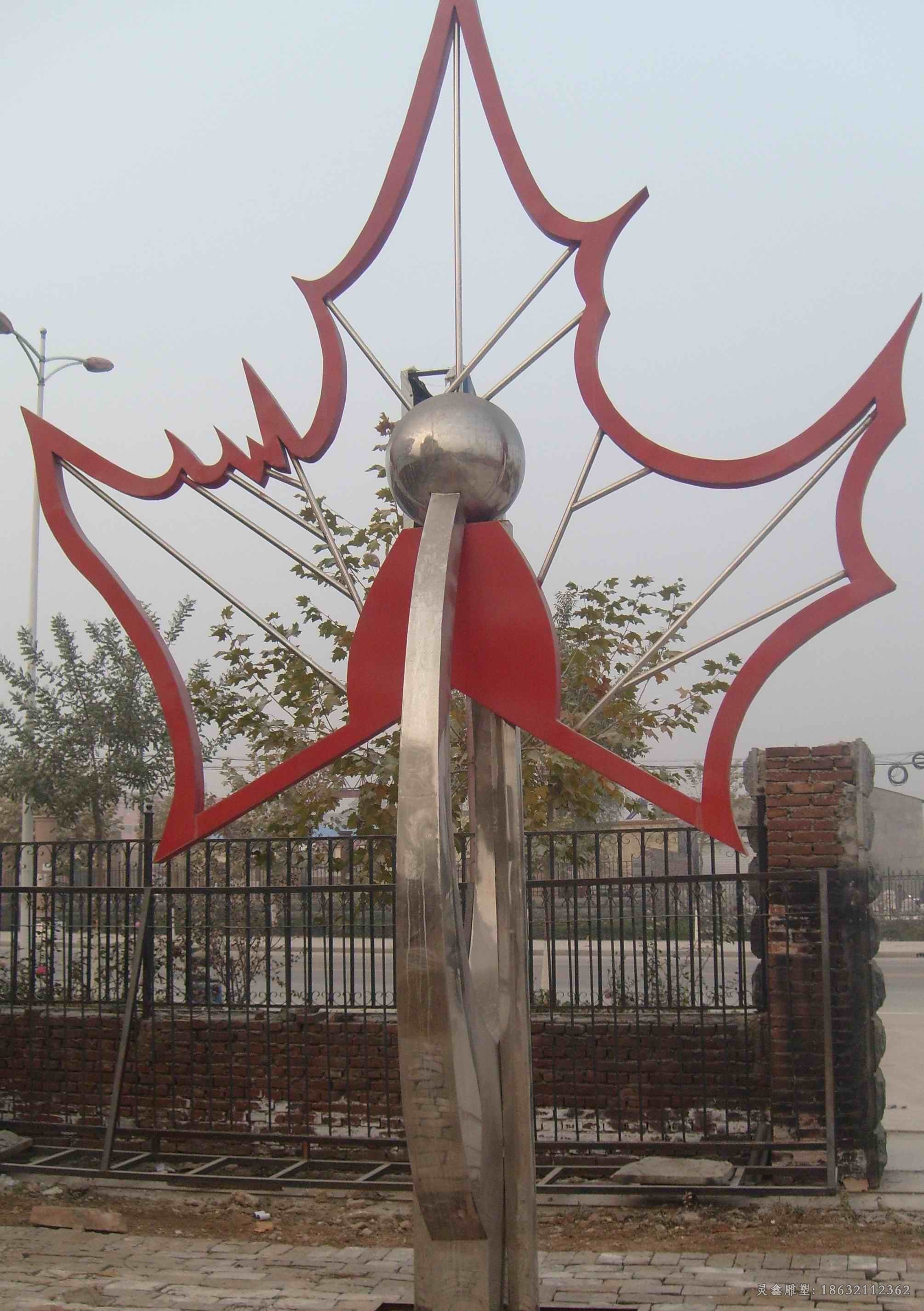 不锈钢枫叶景区景观雕塑