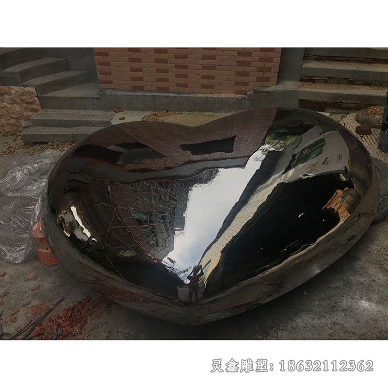 不锈钢镜面爱心景观雕塑
