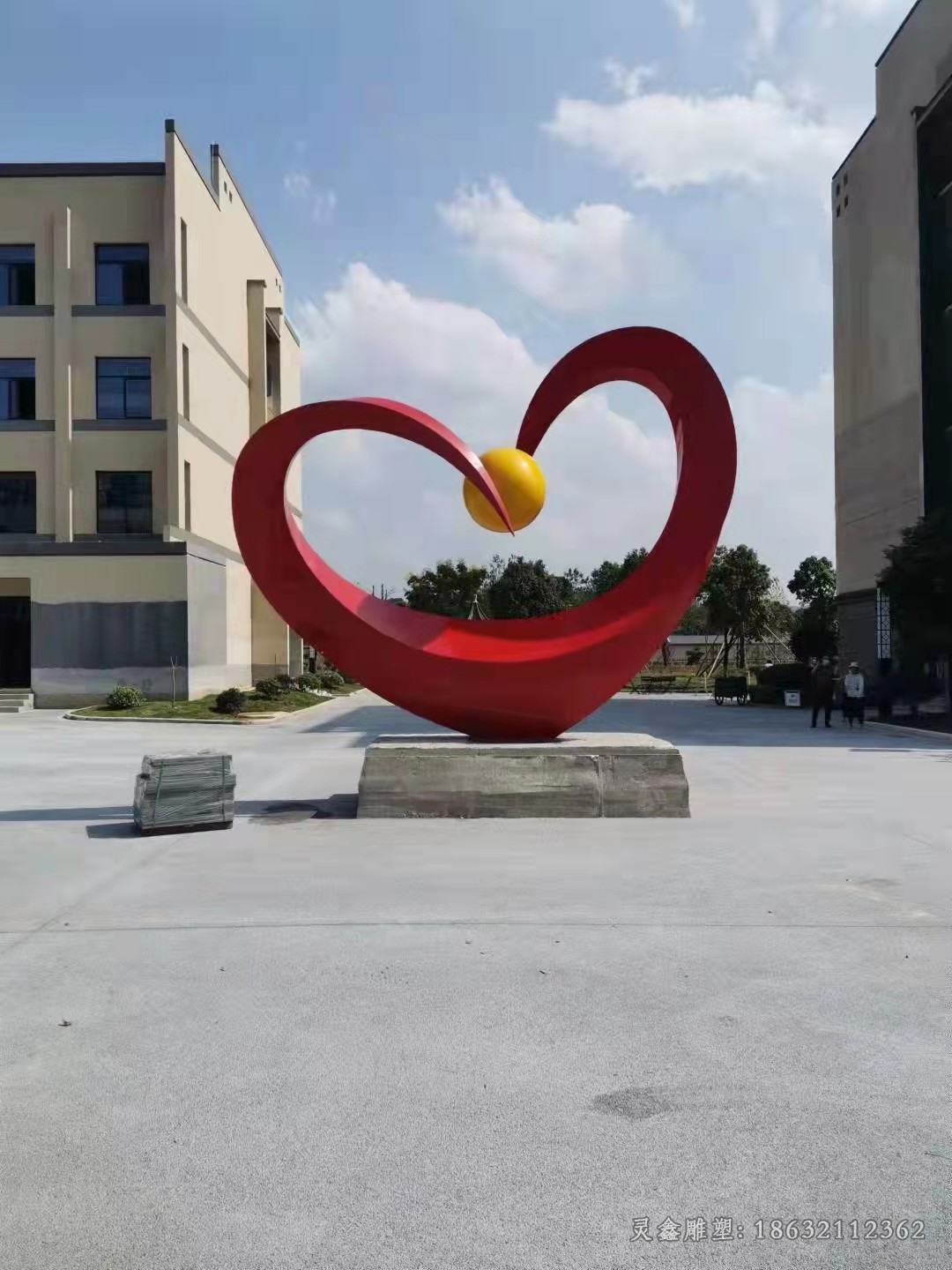 不锈钢红色爱心城市雕塑