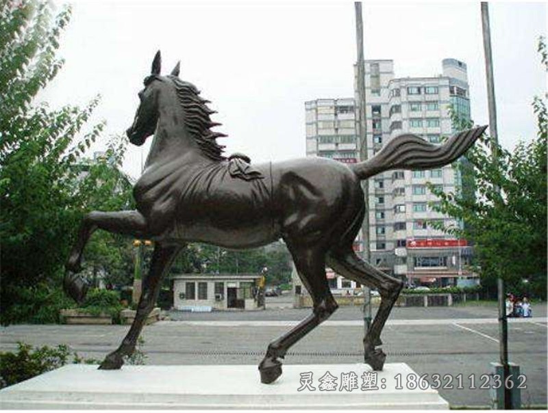 不锈钢马商场景观雕塑