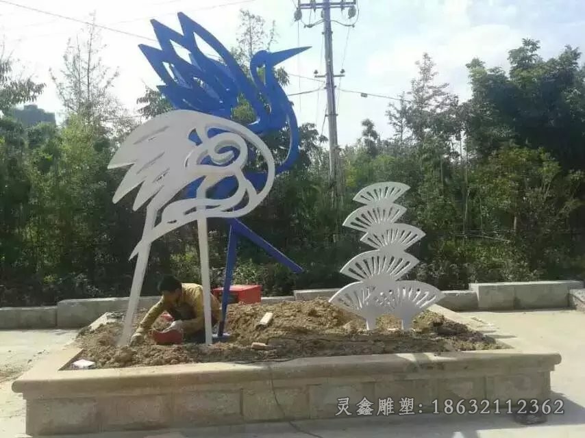 不锈钢镂空天鹅城市雕塑