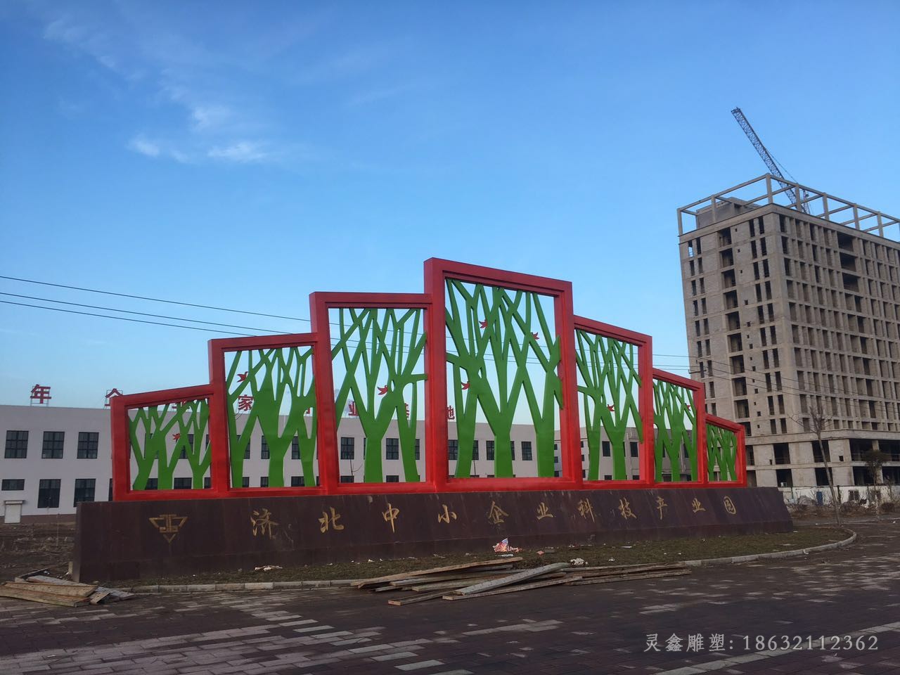 不锈钢街边彩绘标志雕塑