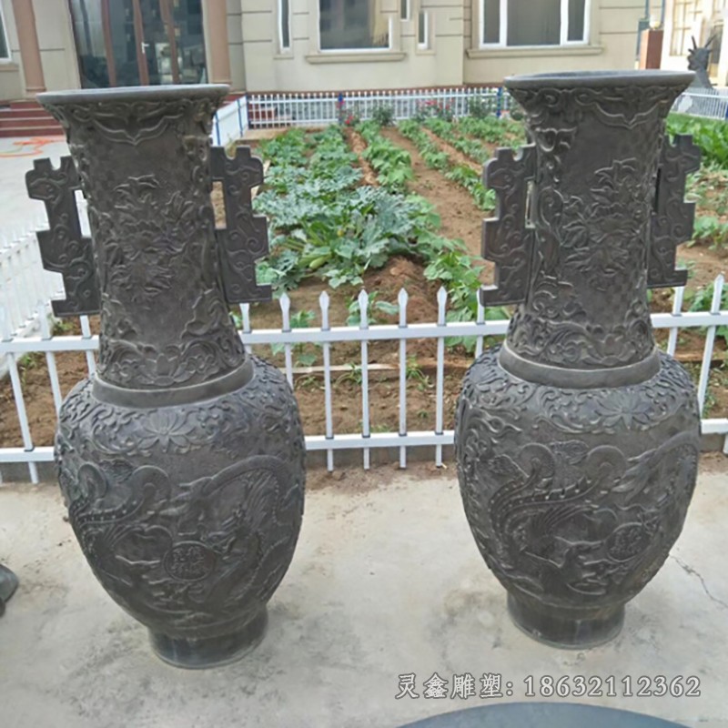 彩绘花瓶景观标志铜雕