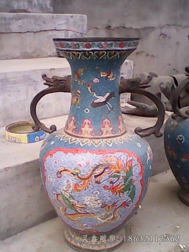 彩绘花瓶标志景观铜雕