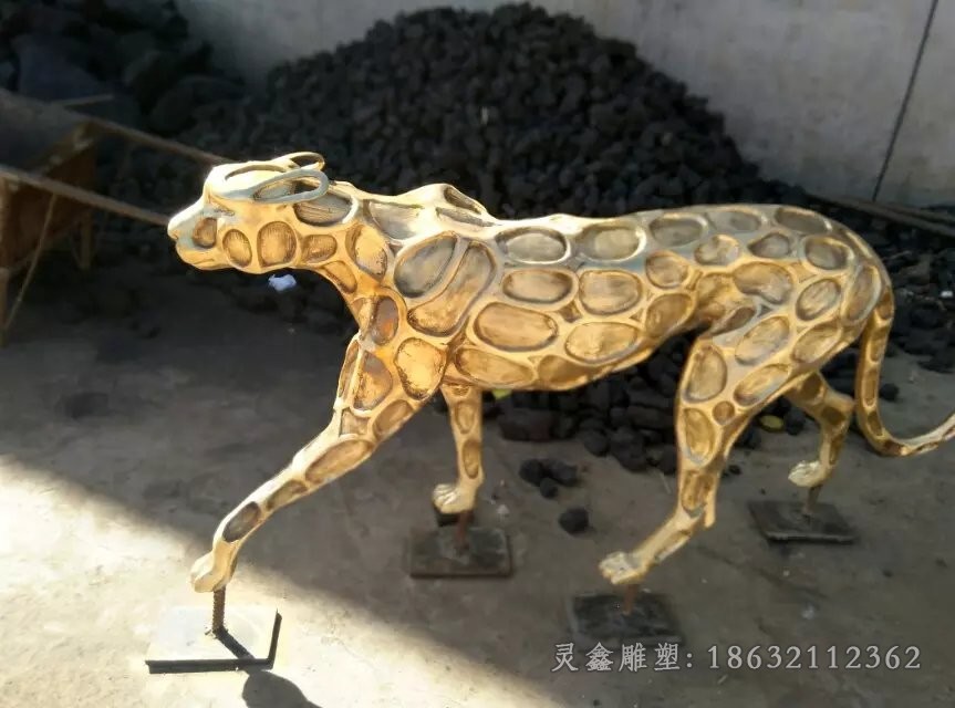 金钱豹动物景观铜雕