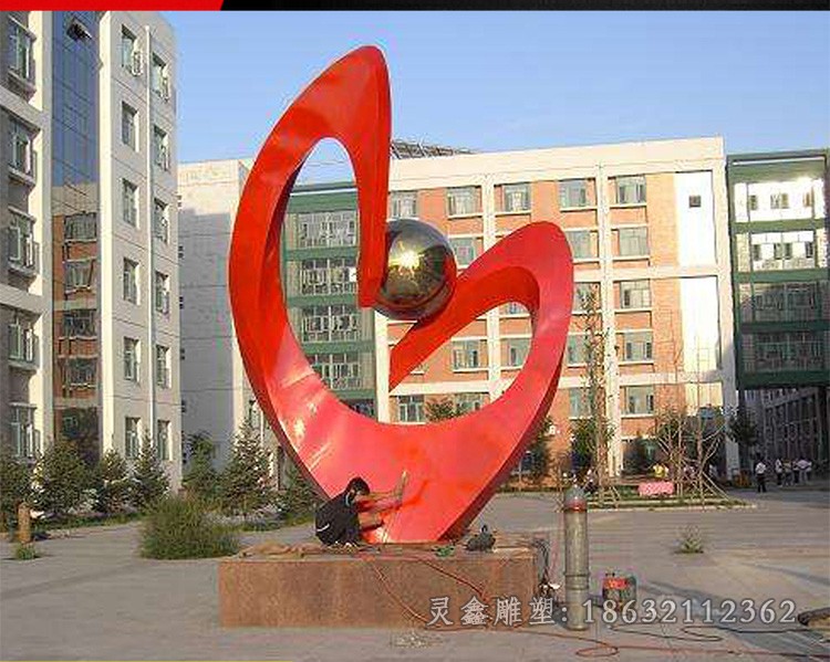 彩绘抽象爱心不锈钢雕塑