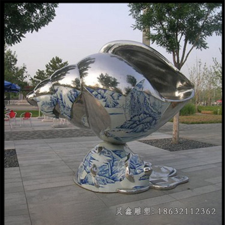不锈钢海螺动物镜面雕塑