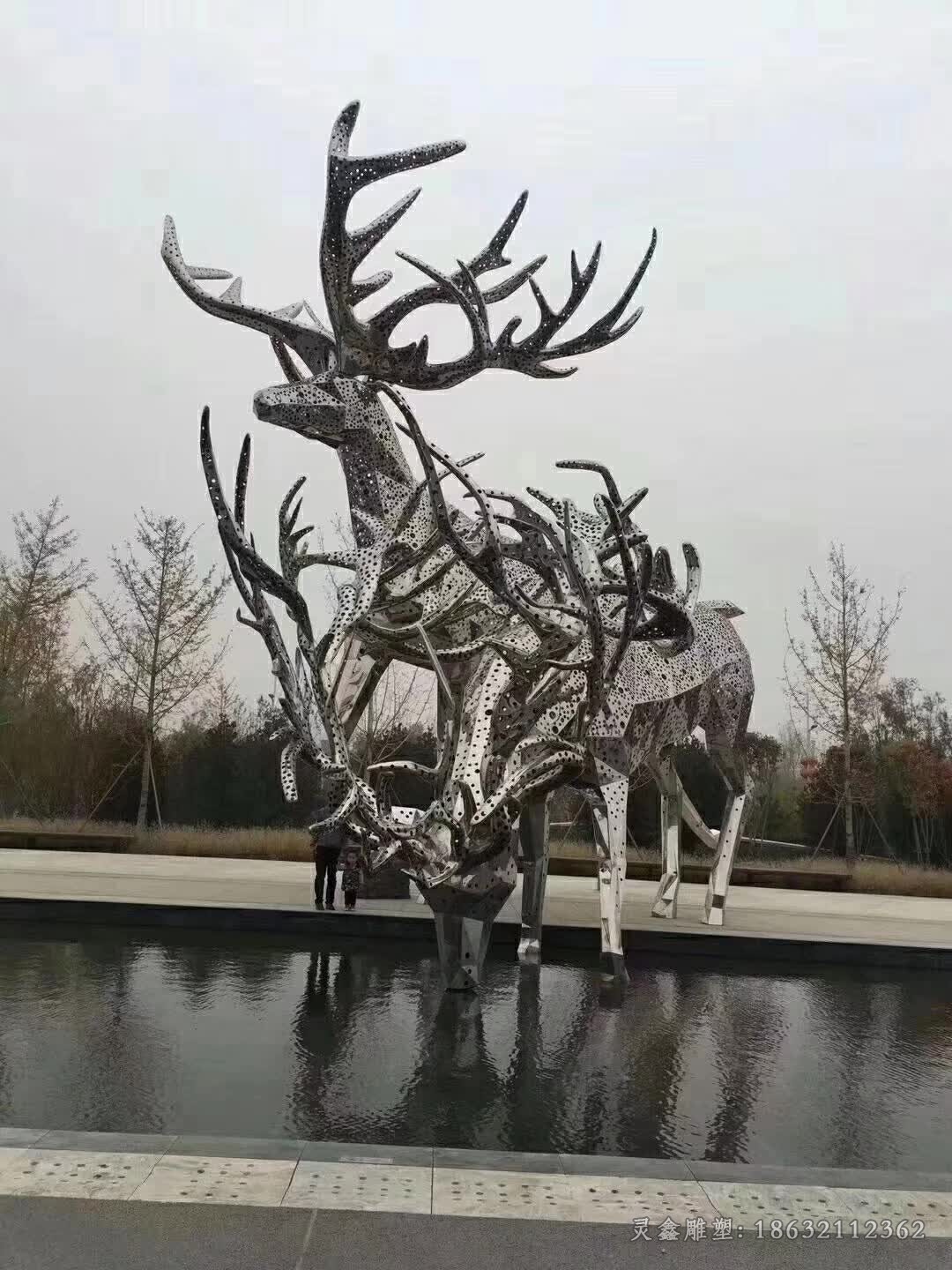 不锈钢站姿镂空鹿公园雕塑