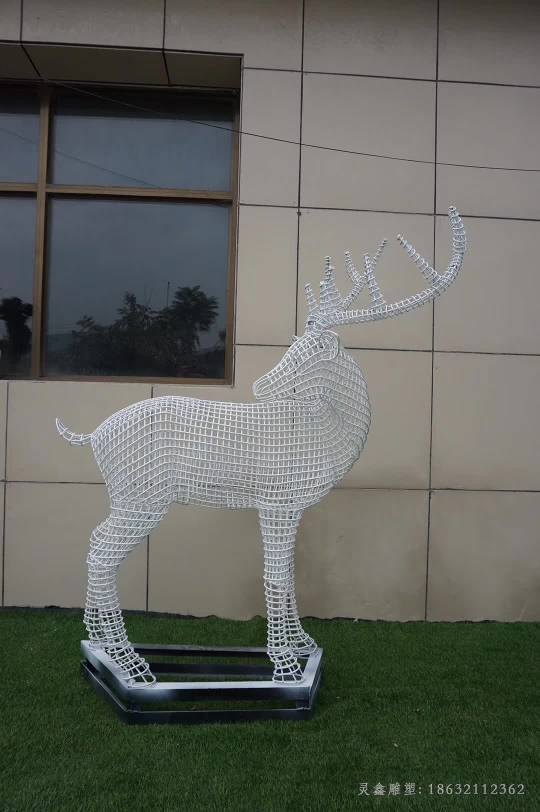 不锈钢站姿镂空鹿标志雕塑