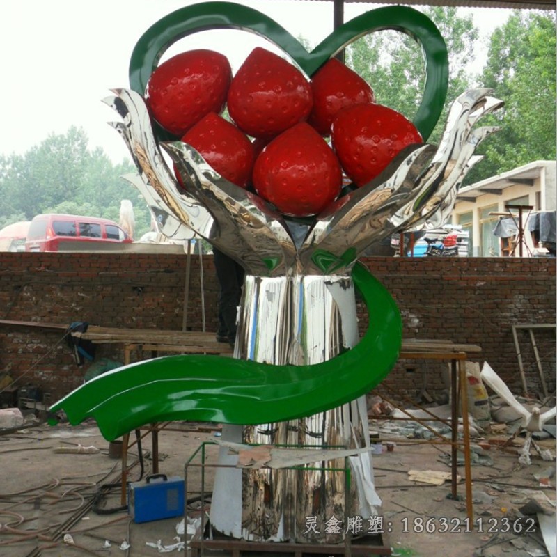 彩绘草莓不锈钢景观雕塑