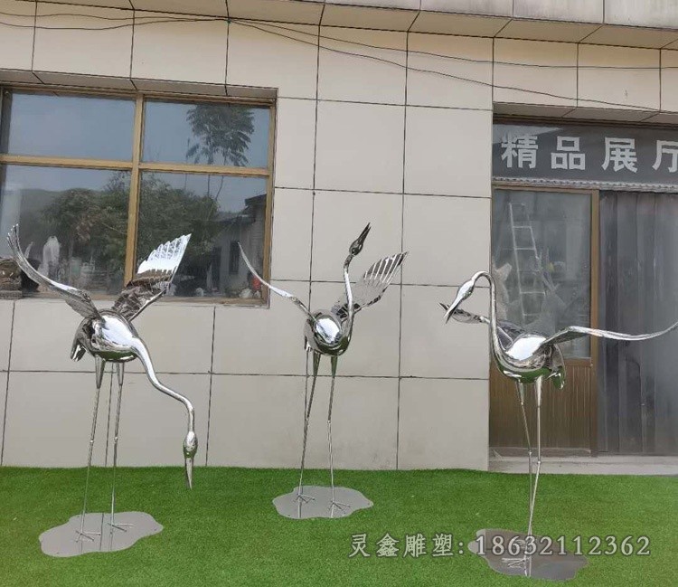 不锈钢街边镜面仙鹤雕塑