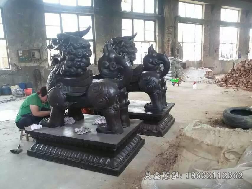 动物狮子小区标志铜雕