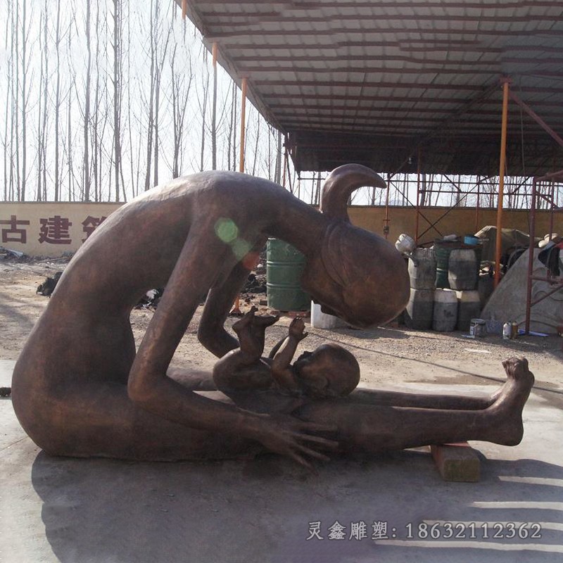 母爱标志景观抽象铜雕