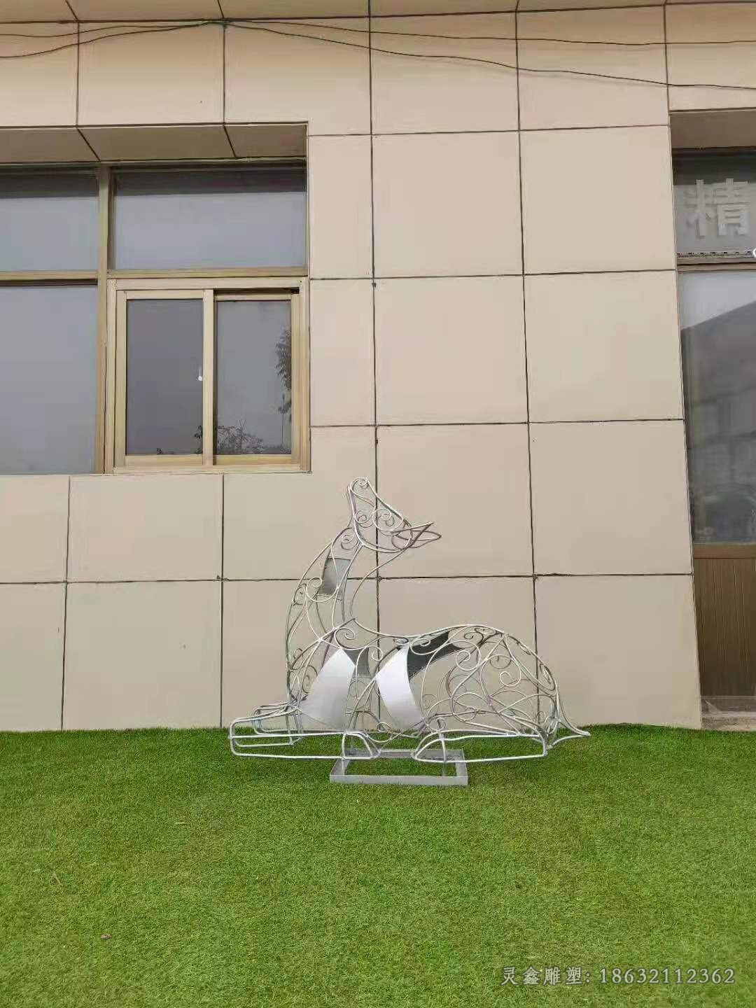 不锈钢镂空鹿城市动物雕塑
