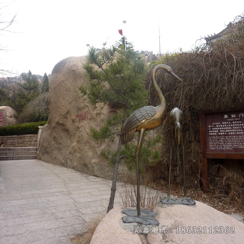 站姿仙鹤校园景观铜雕