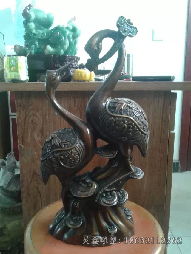 站姿仙鹤公园景观铜雕