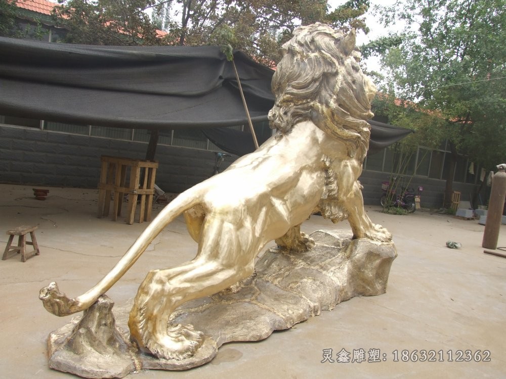 站姿狮子户外景观铜雕