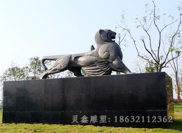 站姿狮子小区景观铜雕