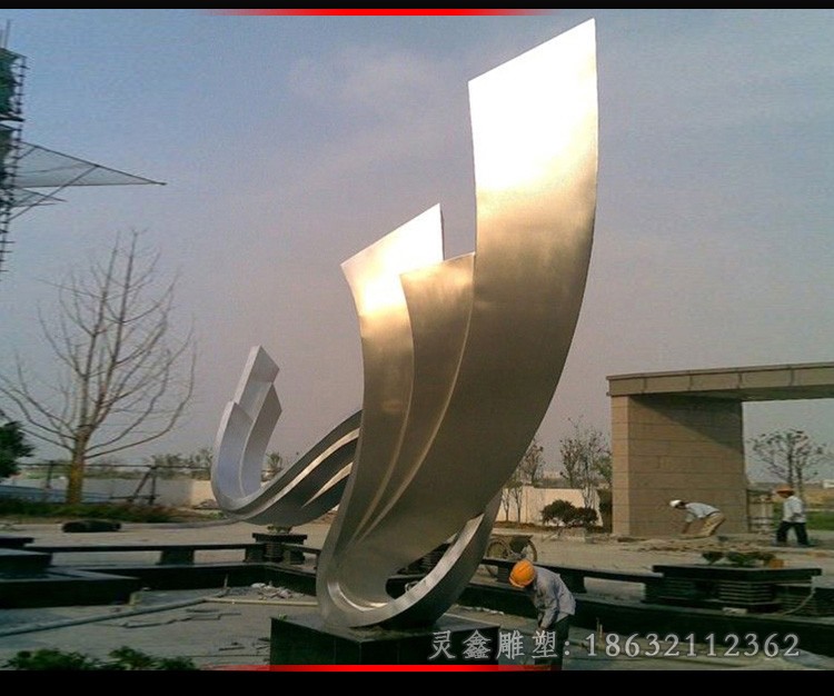不锈钢小区镜面标志雕塑