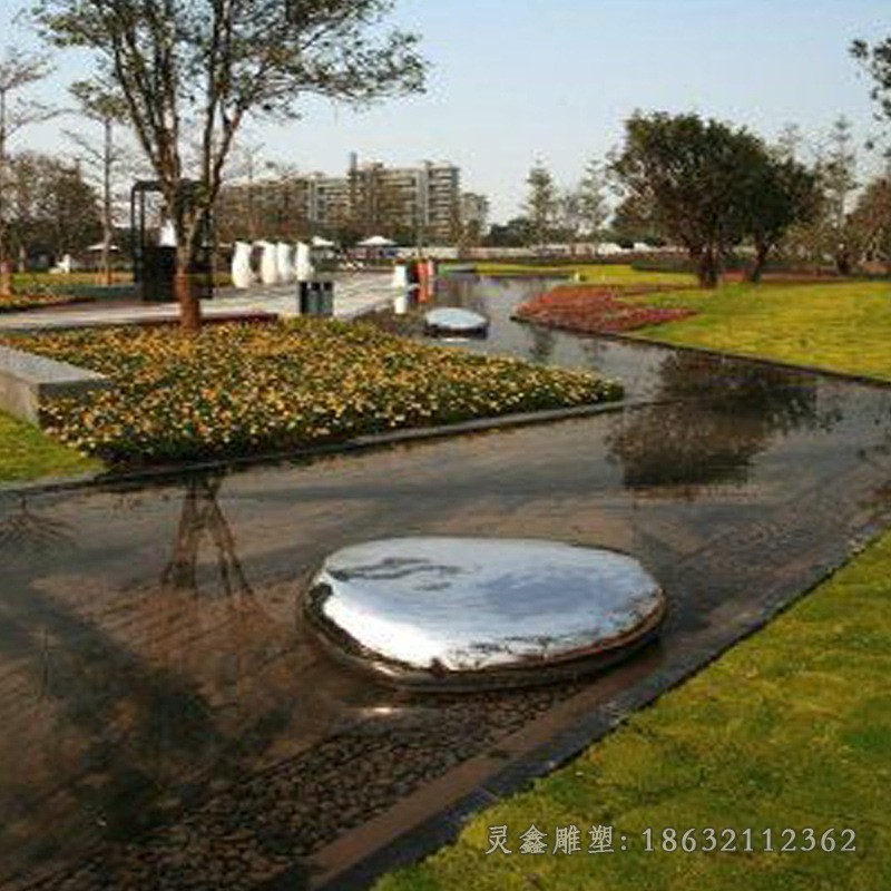 不锈钢镜面鹅卵石校园雕塑