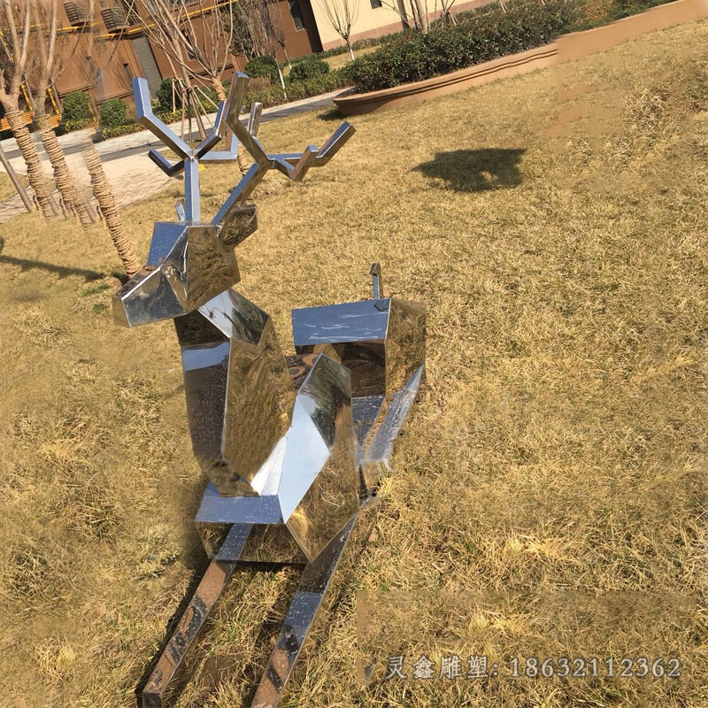 不锈钢卧姿几何鹿公园雕塑