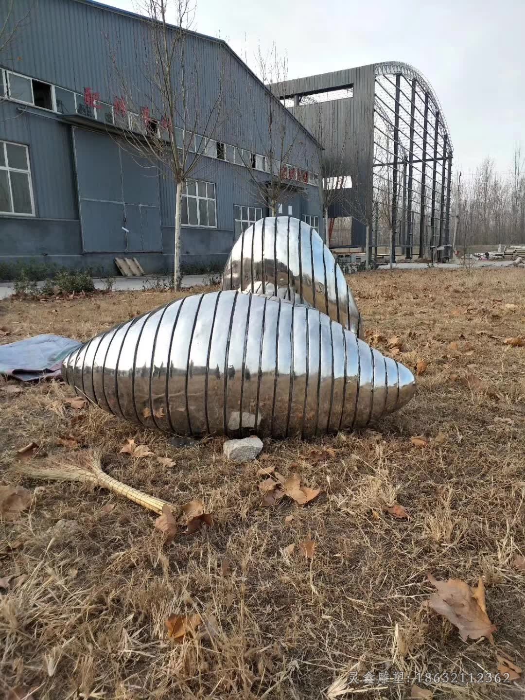 抽象不锈钢鹅卵石雕塑