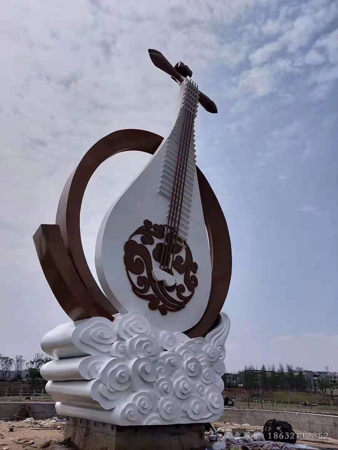 不锈钢琵琶标志景观雕塑