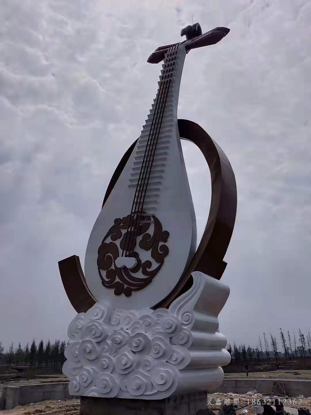 不锈钢琵琶标志景观雕塑