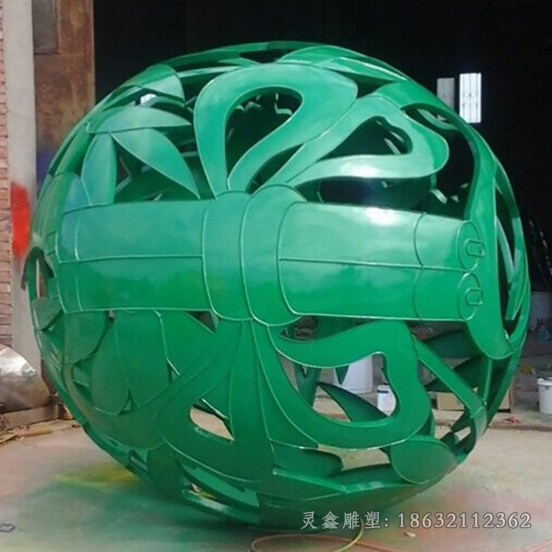 不锈钢绿色镂空球街边雕塑